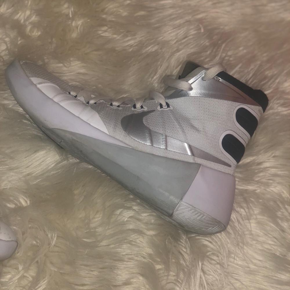 Nike - Picture 2 of 4